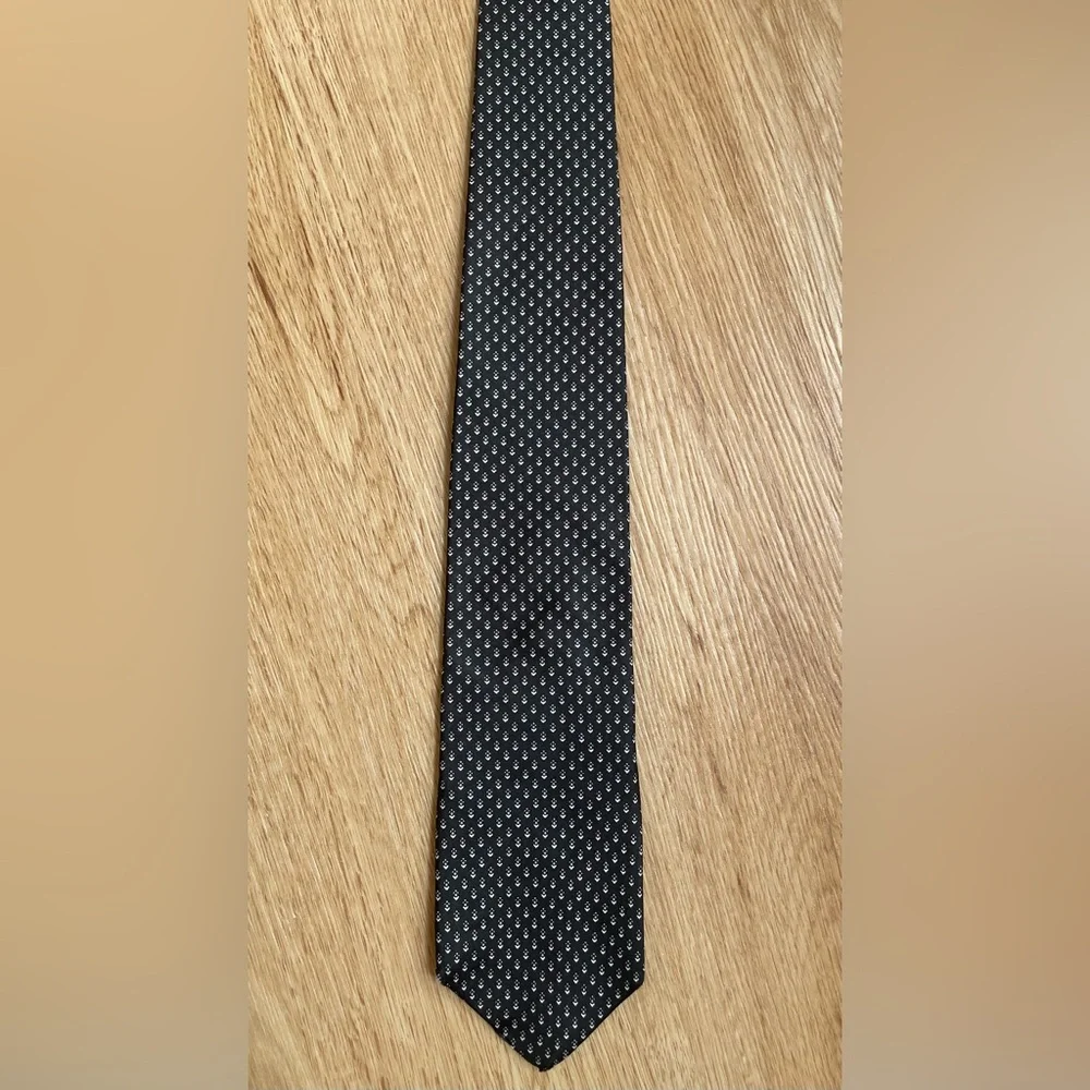 Lanvin New York Paris luxury silk tie 100% silk black gray dots designer